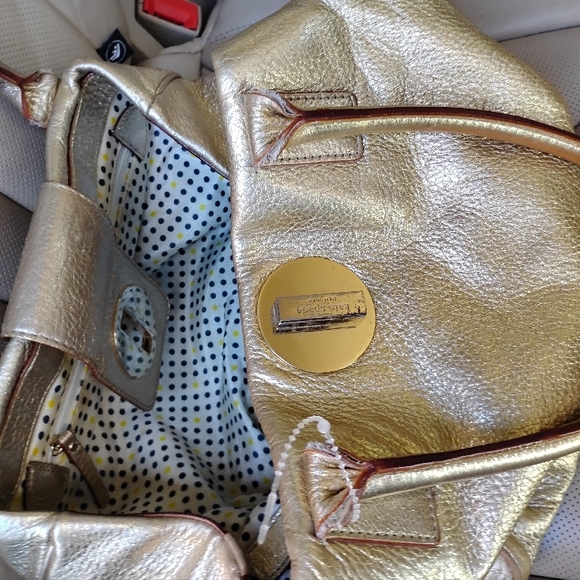 stylish Kate Spade New York Bexley Jessie tote bag features a solid pattern - Picture 11 of 11